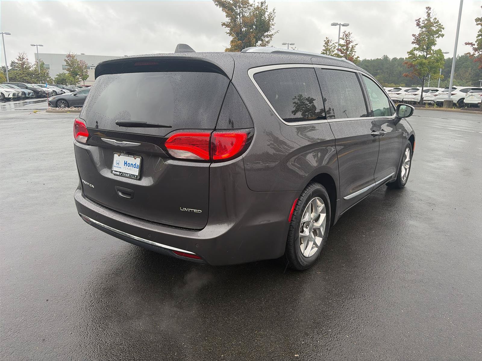 Used 2017 Chrysler Pacifica Limited FWD image 7