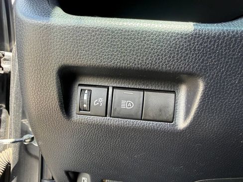 Used 2020 Toyota RAV4 LE w/ Carpet Mat Package AWD/4WD image 20