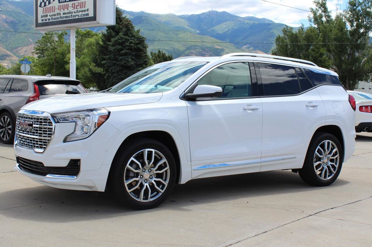 Used 2024 GMC Terrain Denali w/ Denali Premium Package AWD/4WD image 30