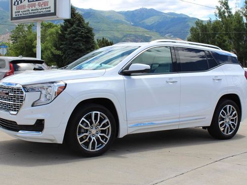 Used 2024 GMC Terrain Denali w/ Denali Premium Package AWD/4WD image 30