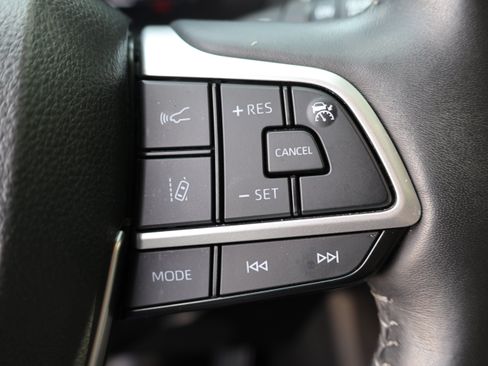 Certified 2024 Toyota Highlander Limited AWD/4WD image 30