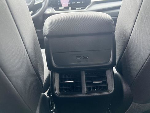 Used 2025 Chevrolet Equinox LT image 30