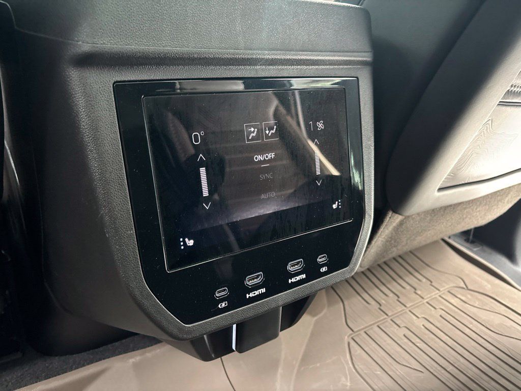Used 2025 GMC Yukon Denali Ultimate w/ LPO, Floor Liner Package AWD/4WD image 37
