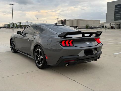 Used 2024 Ford Mustang Coupe image 6