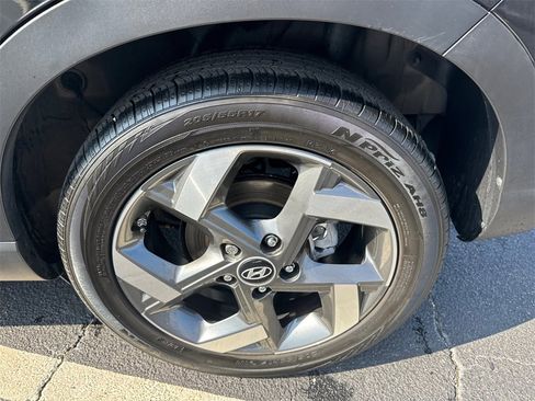 Used 2024 Hyundai Venue SEL image 20