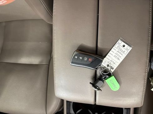 Used 2020 Lexus GX 460 Premium w/ Premium Package AWD/4WD image 31