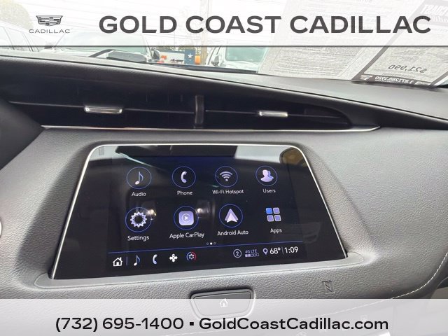 Used 2020 Cadillac XT4 Luxury w/ Cold Weather Package FWD image 18
