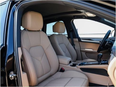 Certified 2025 Porsche Macan AWD/4WD image 28