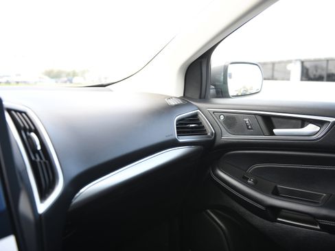 Used 2022 Ford Edge Titanium image 25