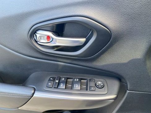 Used 2021 Jeep Cherokee Latitude Lux FWD image 17