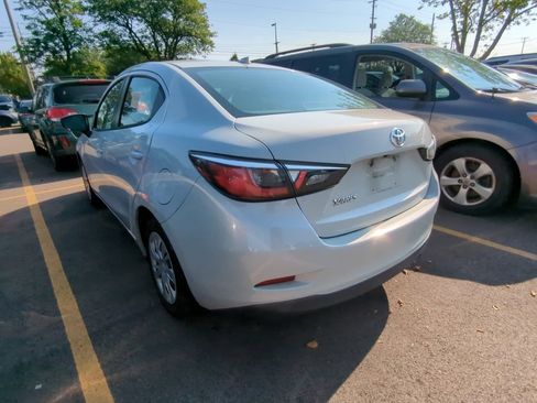 Used 2019 Toyota Yaris L FWD image 4