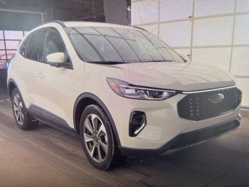 Used 2023 Ford Escape Platinum image 19