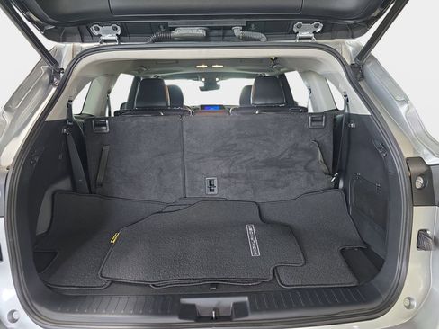 Used 2023 Toyota Highlander XLE image 30