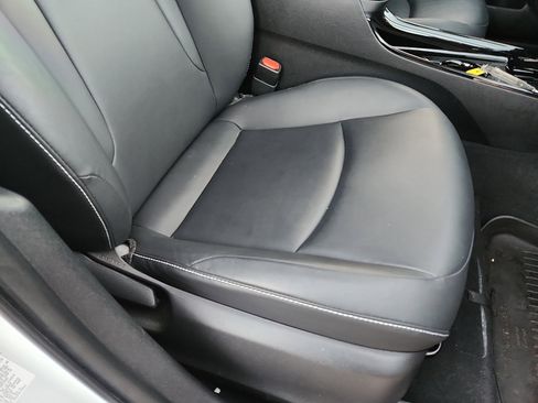 Used 2022 Toyota Prius Prime XLE image 32