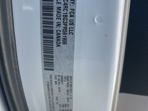 Used 2023 Chrysler Pacifica Touring-L image 37