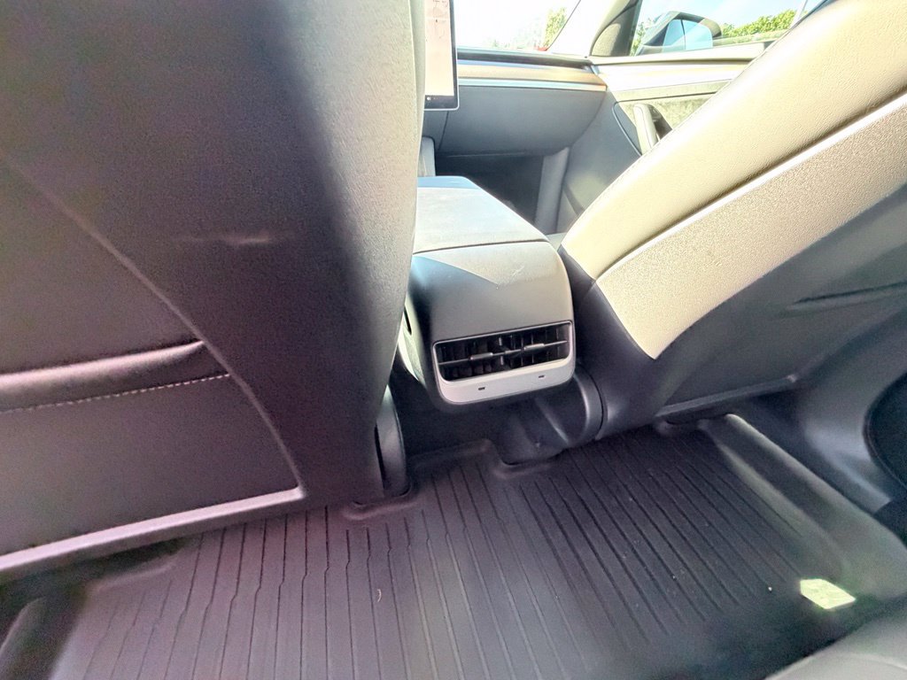 Used 2024 Tesla Model Y 2WD image 22