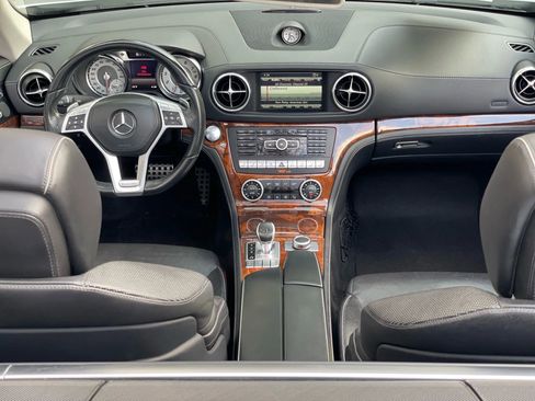 Used 2016 Mercedes-Benz SL 550 w/ Driver Assistance Package image 17