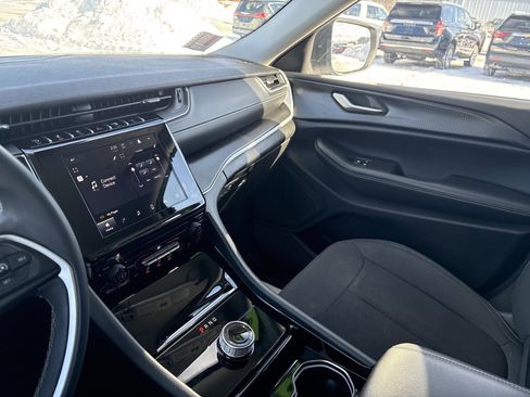 Used 2023 Jeep Grand Cherokee L Laredo image 23