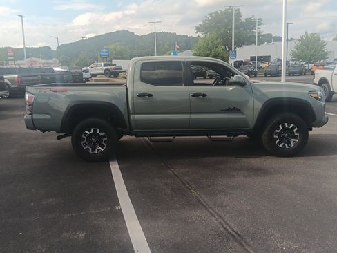 Used 2023 Toyota Tacoma TRD Off-Road w/ Advanced Technology Package AWD/4WD image 3