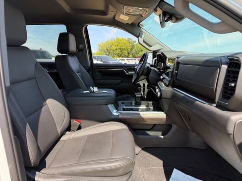 Used 2022 GMC Sierra 1500 SLT w/ SLT Premium Plus Package AWD/4WD image 44