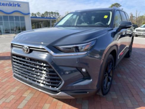 Used 2025 Toyota Grand Highlander AWD image 1