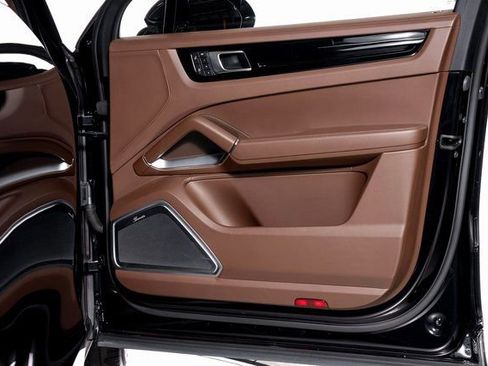 Used 2022 Porsche Cayenne Turbo S image 70