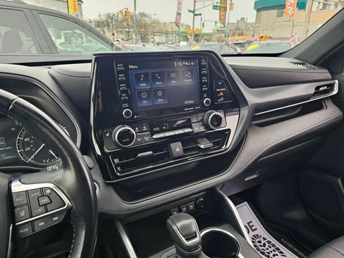 Used 2021 Toyota Highlander XSE image 27