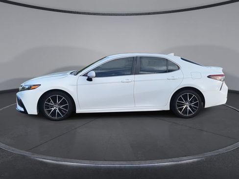 Used 2023 Toyota Camry SE FWD image 5