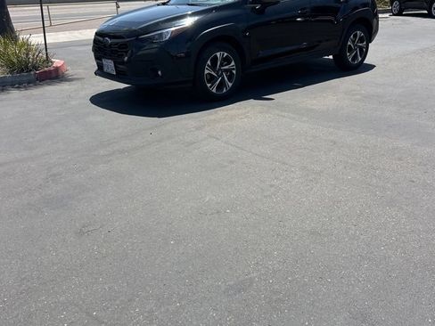 Used 2025 Subaru Crosstrek 2.5i Premium AWD/4WD image 1
