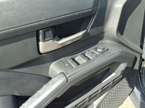 Certified 2024 Toyota Tacoma TRD Off-Road AWD/4WD image 17