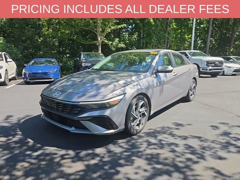 Used 2025 Hyundai Elantra SEL FWD image 3