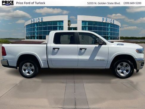 Used 2025 RAM 1500 Big Horn AWD/4WD image 4