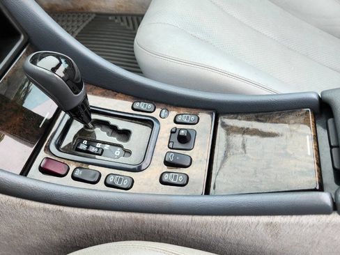 Used 2001 Mercedes-Benz CLK 430 Cabriolet image 46