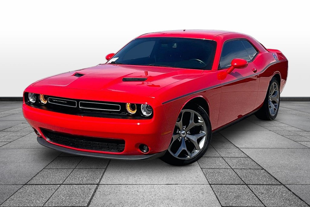 Used 2017 Dodge Challenger SXT Plus RWD image 1