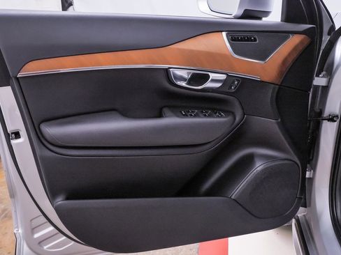 Used 2021 Volvo XC90 T6 Momentum w/ Advanced Package image 32