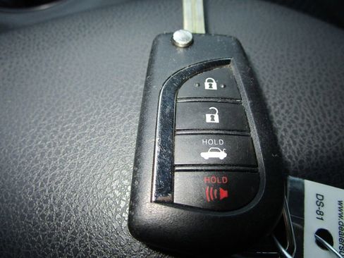 Used 2024 Toyota Camry SE image 38