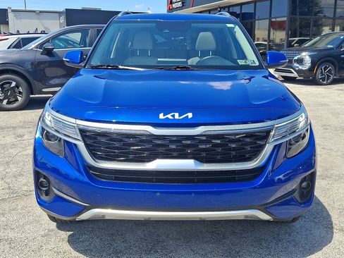 Used 2023 Kia Seltos EX image 2