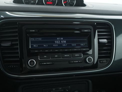 Used 2013 Volkswagen Beetle 2.0T image 16