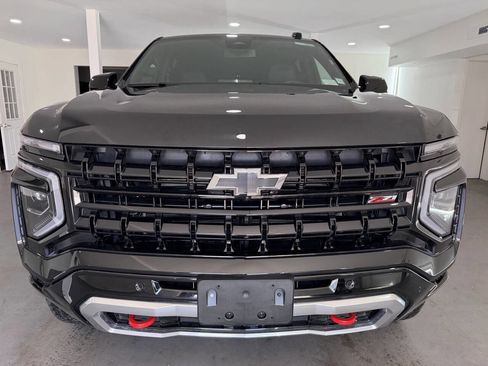 Used 2025 Chevrolet Suburban Z71 image 13