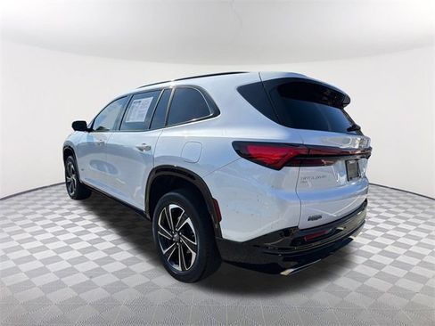 Used 2025 Buick Enclave Sport Touring image 7