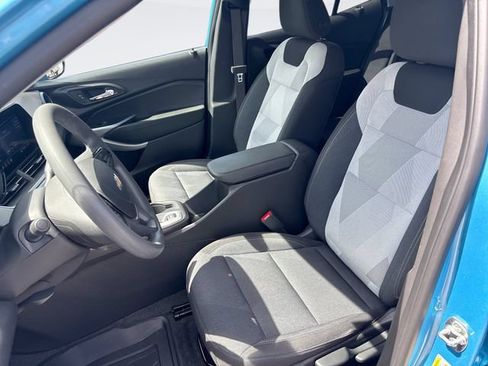Used 2026 Chevrolet Trax LS w/ LS Convenience Package FWD image 11