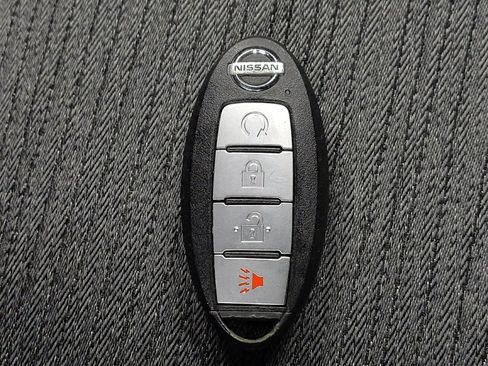 Used 2021 Nissan Rogue SV image 32