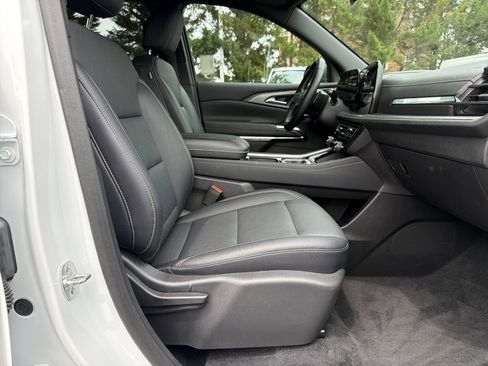 Used 2025 Chevrolet Traverse LT AWD/4WD image 33