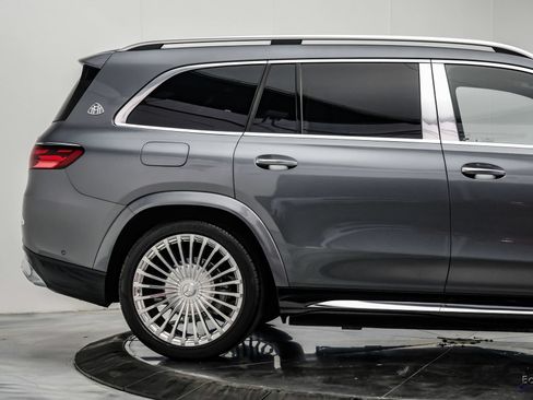 Used 2024 Mercedes-Benz Maybach GLS 600 4MATIC image 27