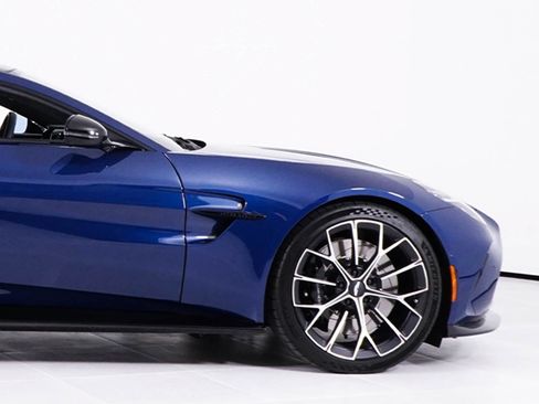 Used 2025 Aston Martin V8 Vantage Coupe RWD image 15