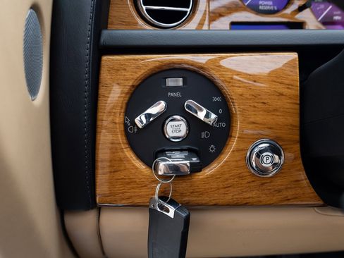 Used 2009 Rolls-Royce Phantom Drophead Coupe RWD image 24
