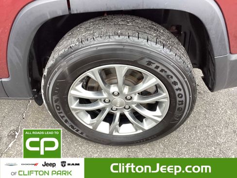 Certified 2020 Jeep Cherokee Latitude Plus w/ Cold Weather Group image 28