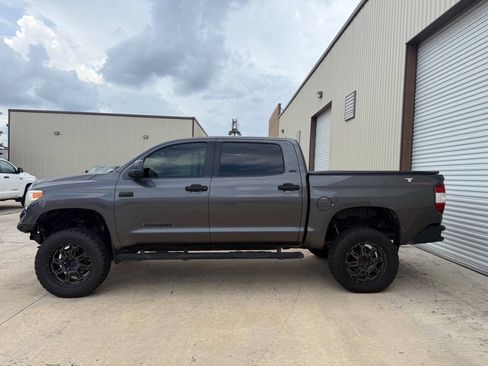 Used 2016 Toyota Tundra SR5 w/ SR5 Upgrade Package AWD/4WD image 4