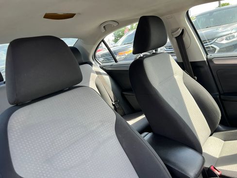 Used 2017 Volkswagen Jetta S image 18