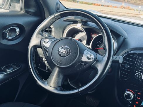 Used 2015 Nissan Juke SV w/ Cold Weather Package image 11